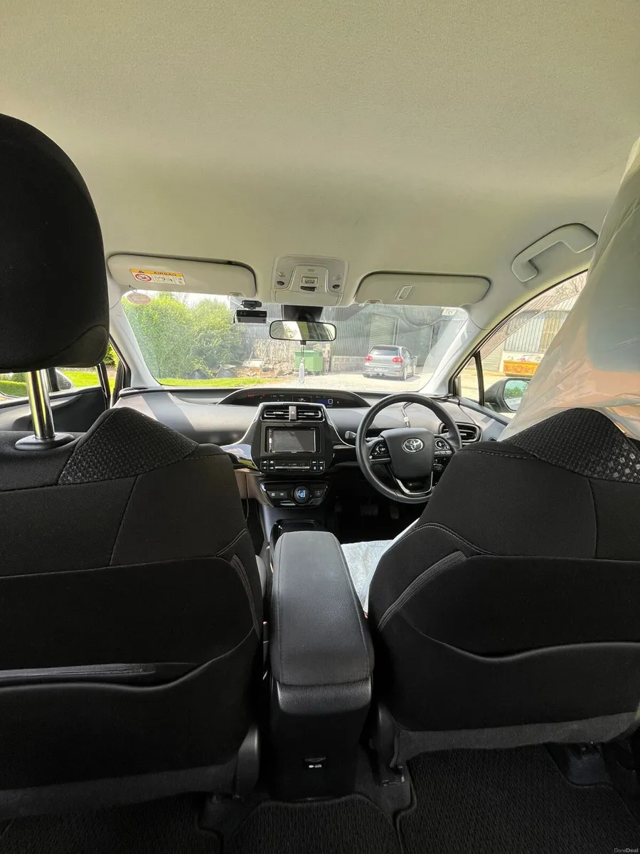 Toyota Prius 1.8 Self Hybrid charging 2021 - Image 4