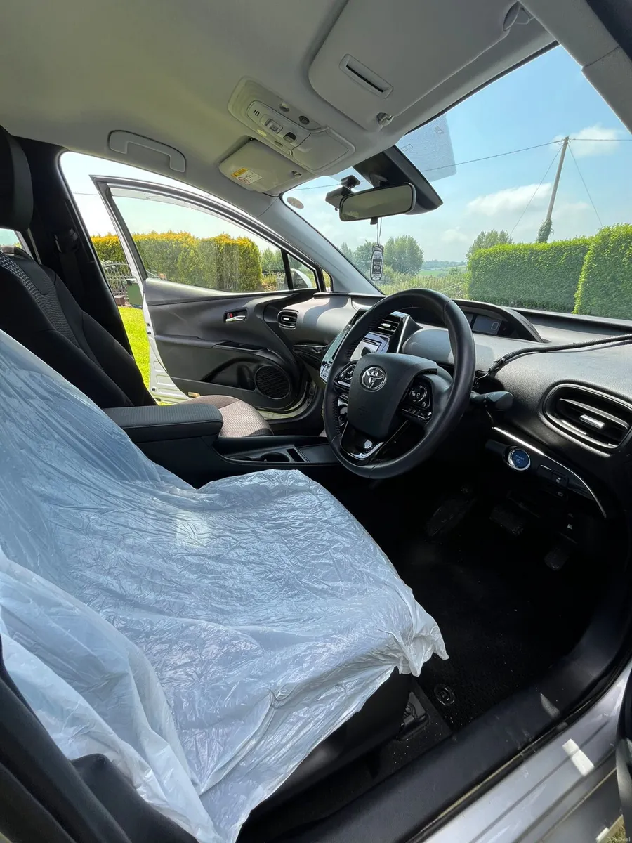 Toyota Prius 1.8 Self Hybrid charging 2021 - Image 5