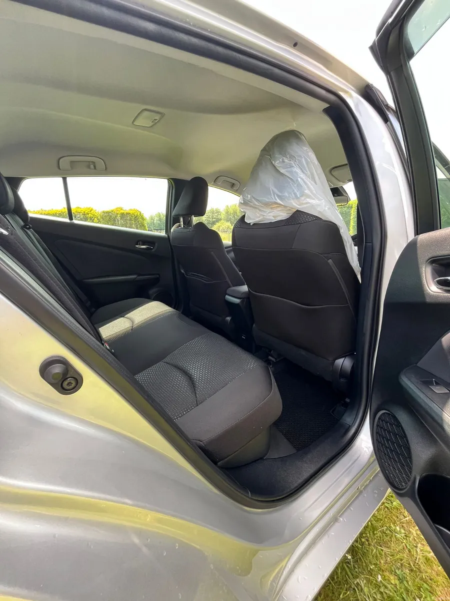 Toyota Prius 1.8 Self Hybrid charging 2021 - Image 6