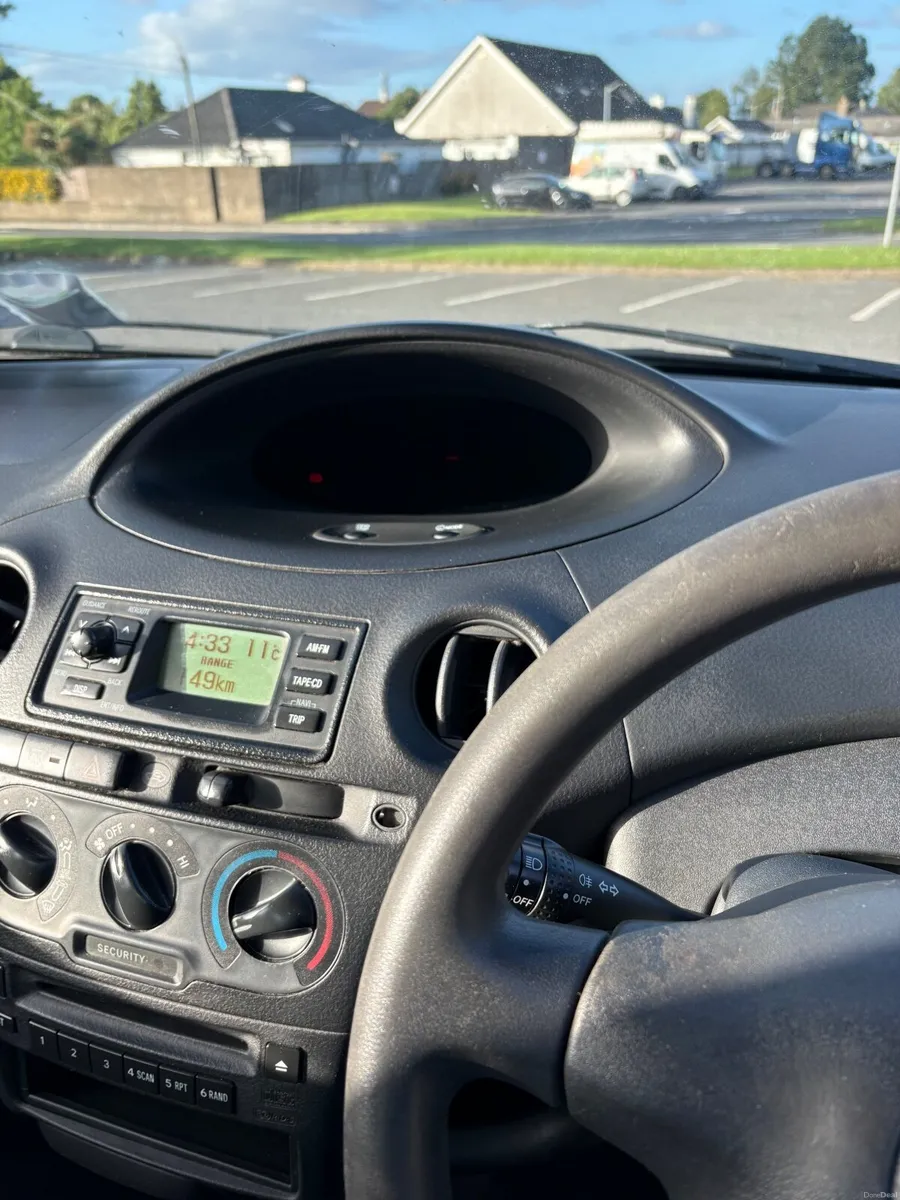 Toyota Yaris 2004 - Image 3