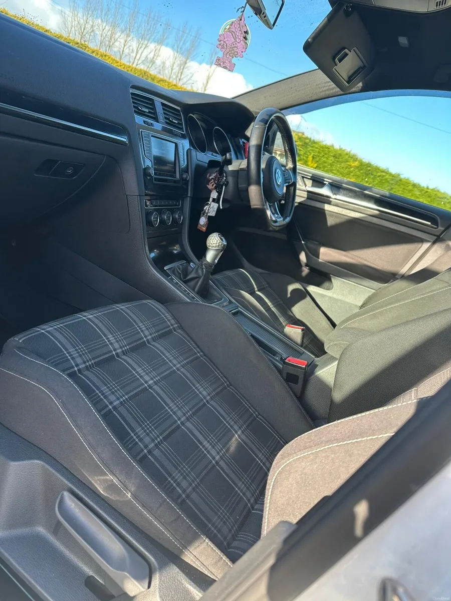 Volkswagon Golf - Image 4