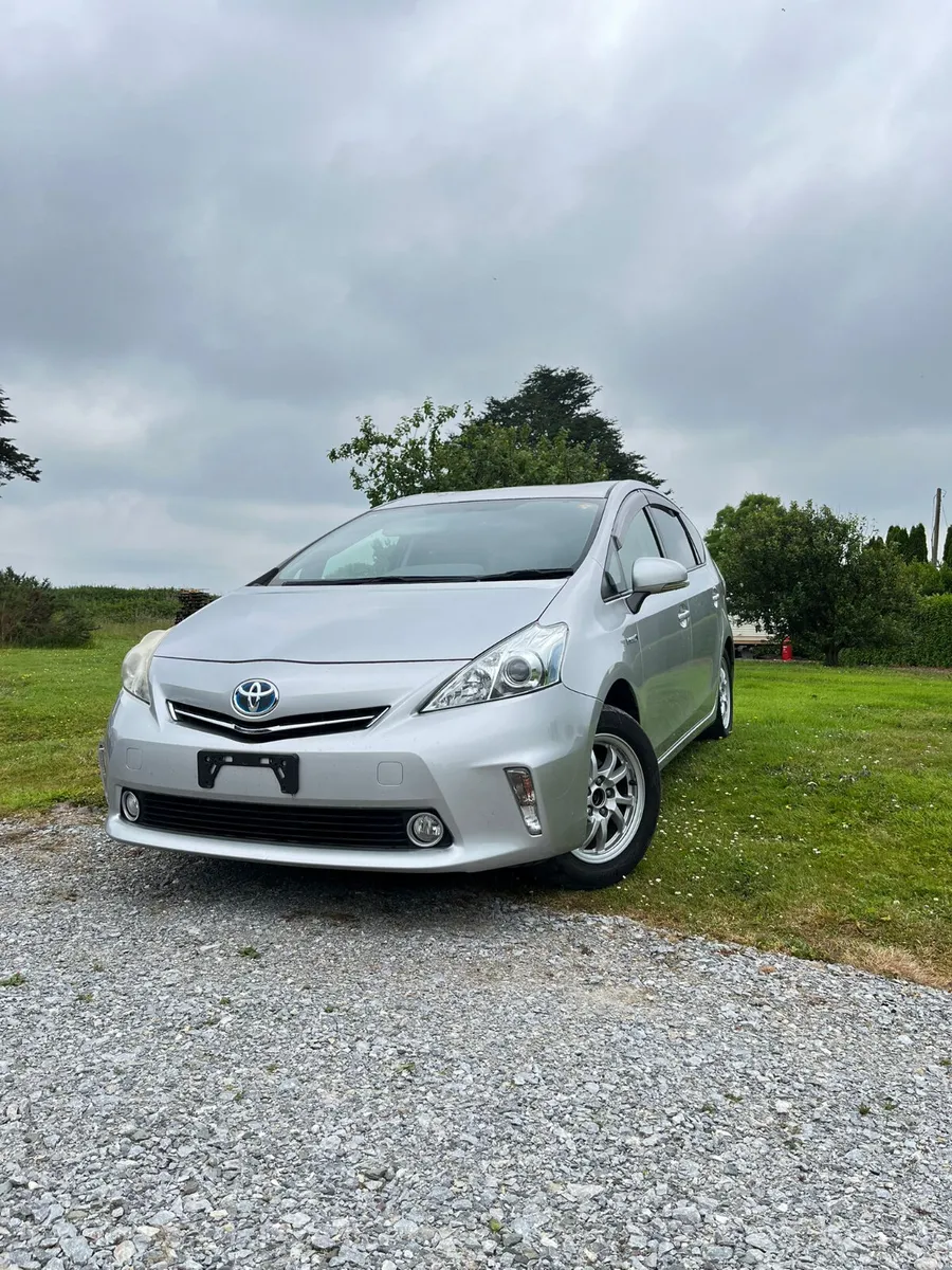 Toyota Prius Alpha 7 Seater1.8  Hybrid  For Sale - Image 1