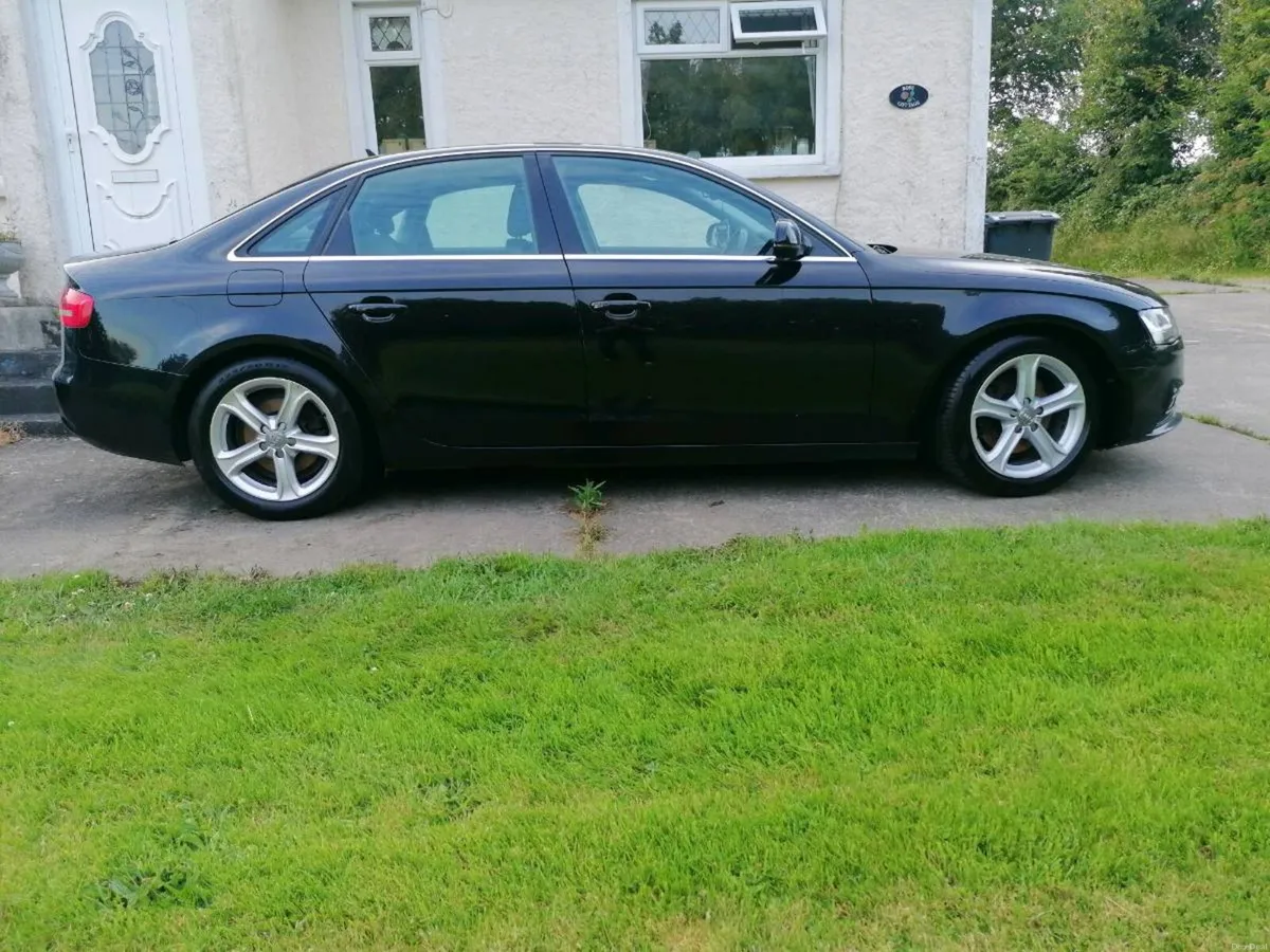 132 Audi A4 Black - Image 4
