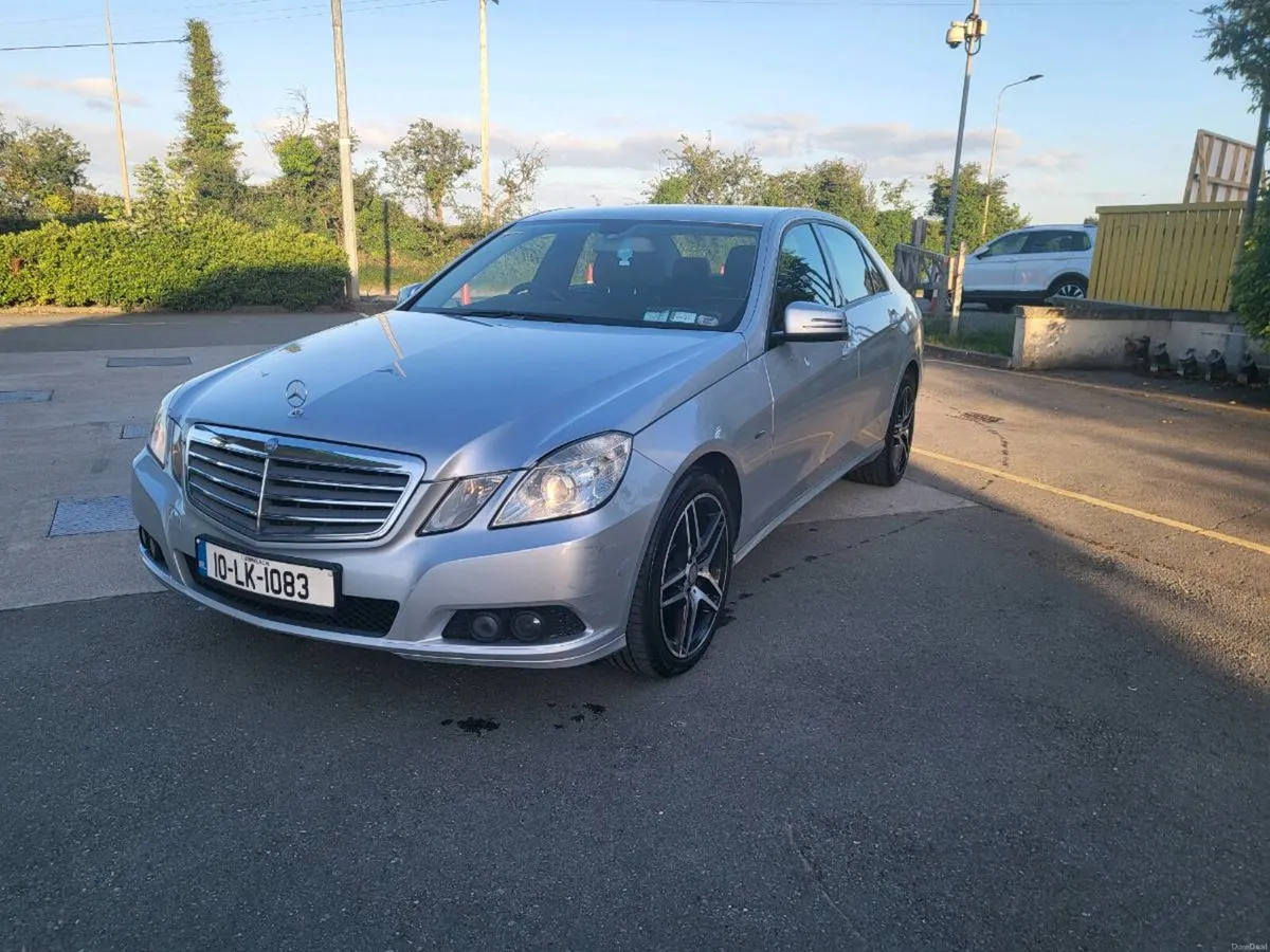 2010 E 200 Mercedes - Image 2