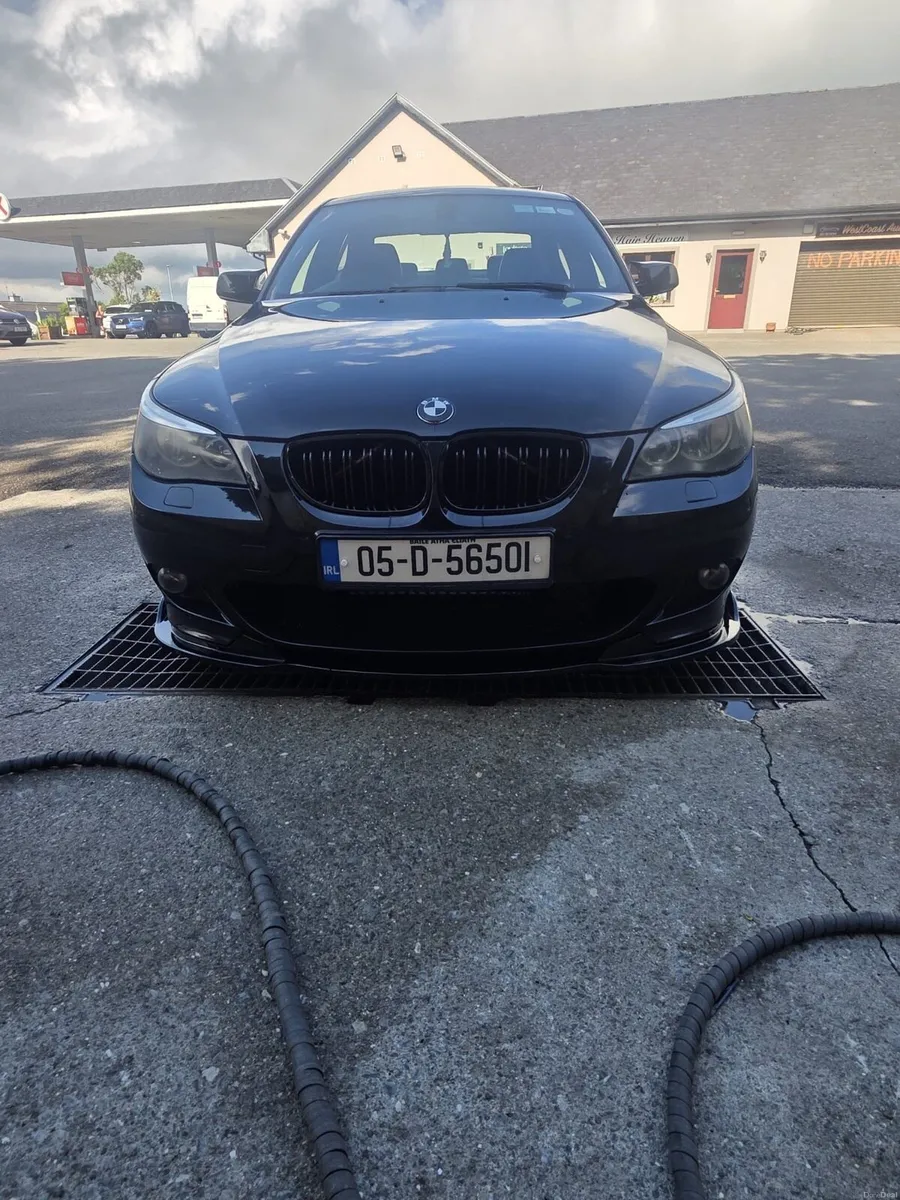 BMW 523i - Image 1