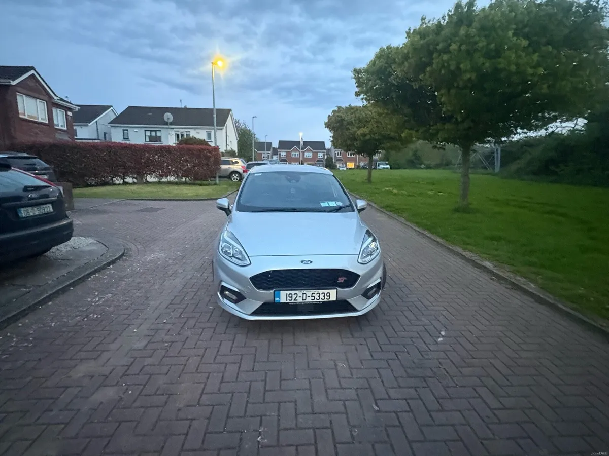 Car - Image 3