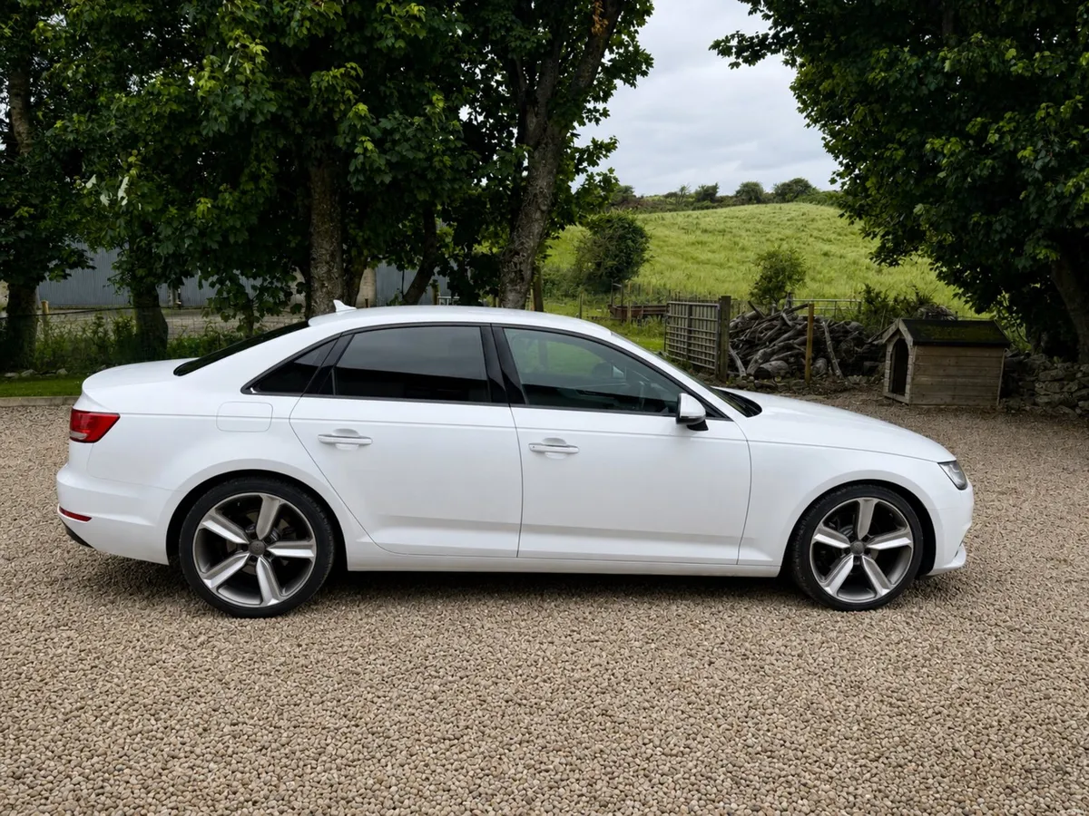 Audi A4 SE Ultra S-TRONIC - Image 2