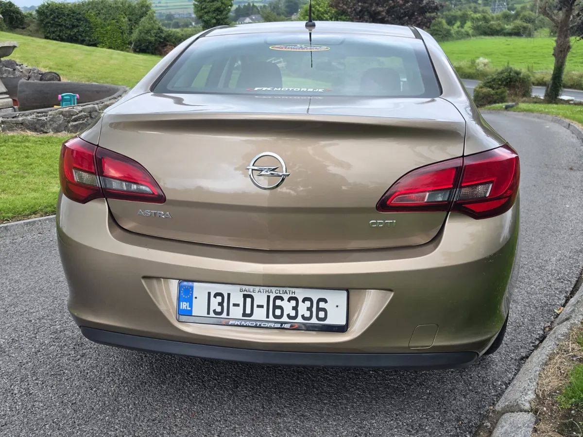 Opel Astra 2013 diesel - Image 3