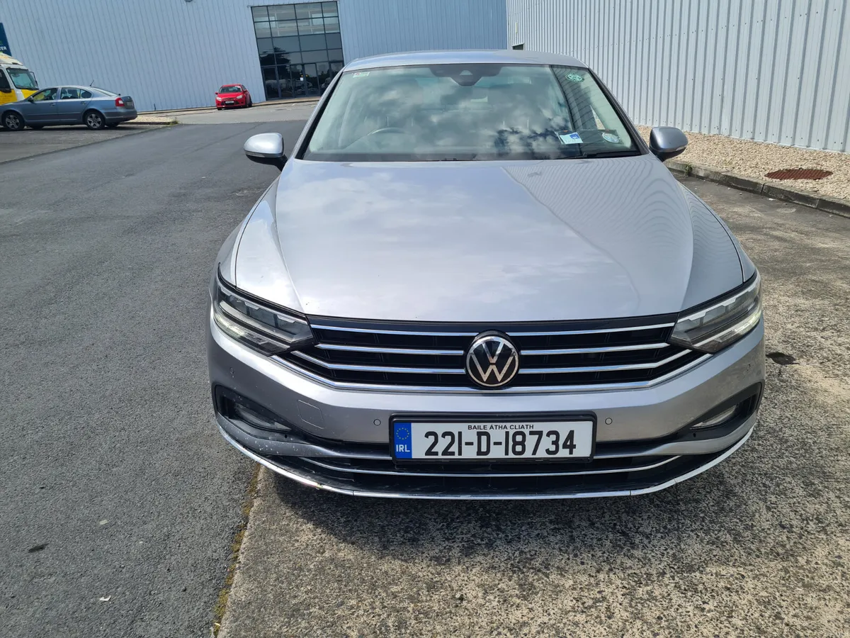 Volkswagen Passat 2022 - Image 3