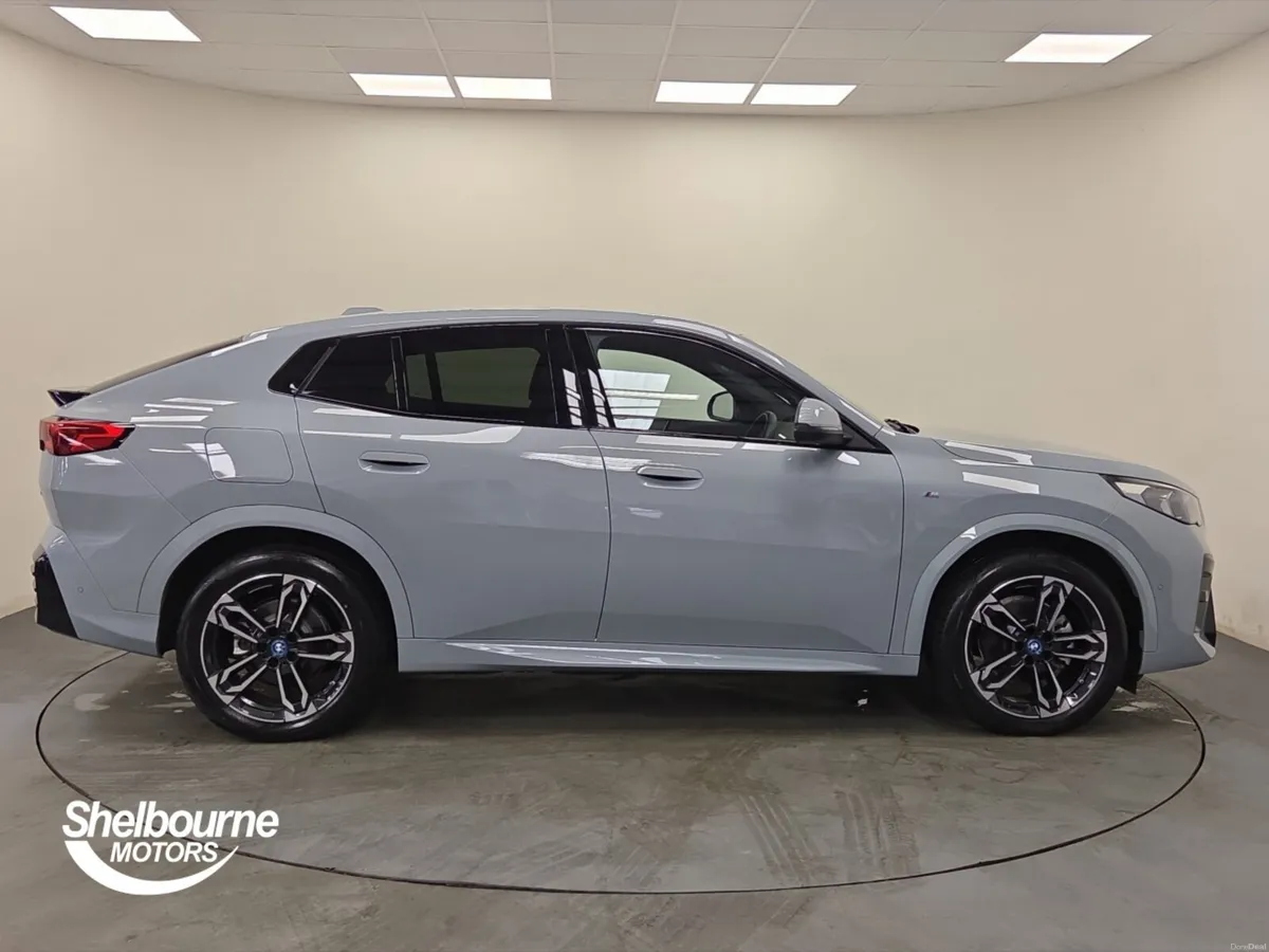 BMW Ix2 EDRIVE20 M SPORT - Image 3
