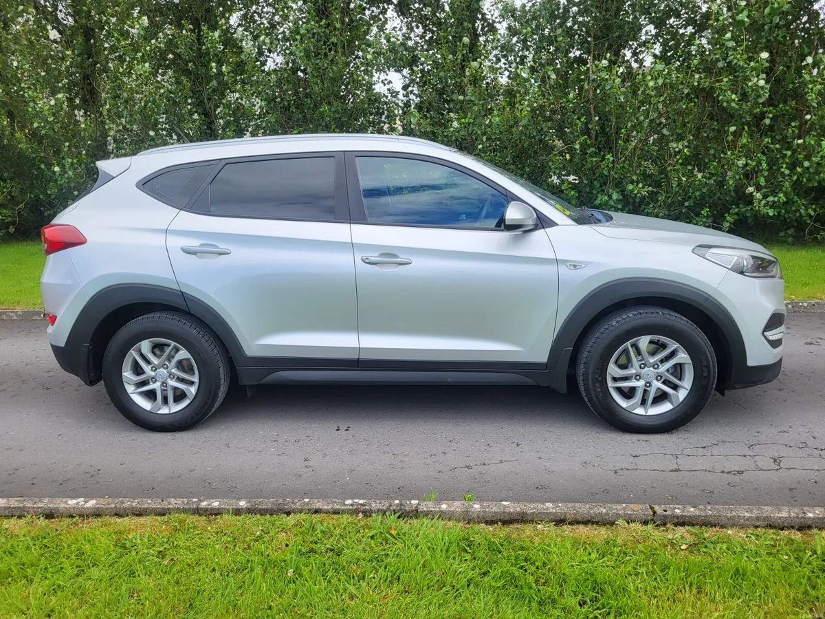 Hyundai Tucson 1.7 Diesel.  MINT CONDITION - Image 2
