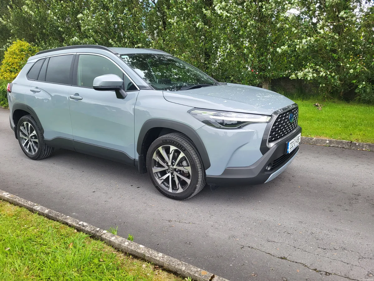 Toyota Corolla  CROSS LUNA SPORT. - Image 1