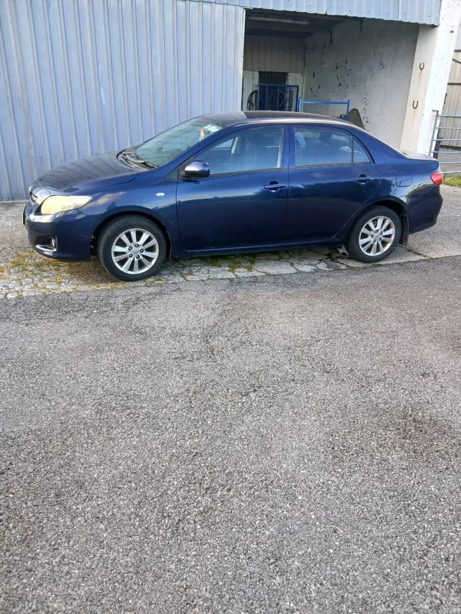 Toyota corolla - Image 2