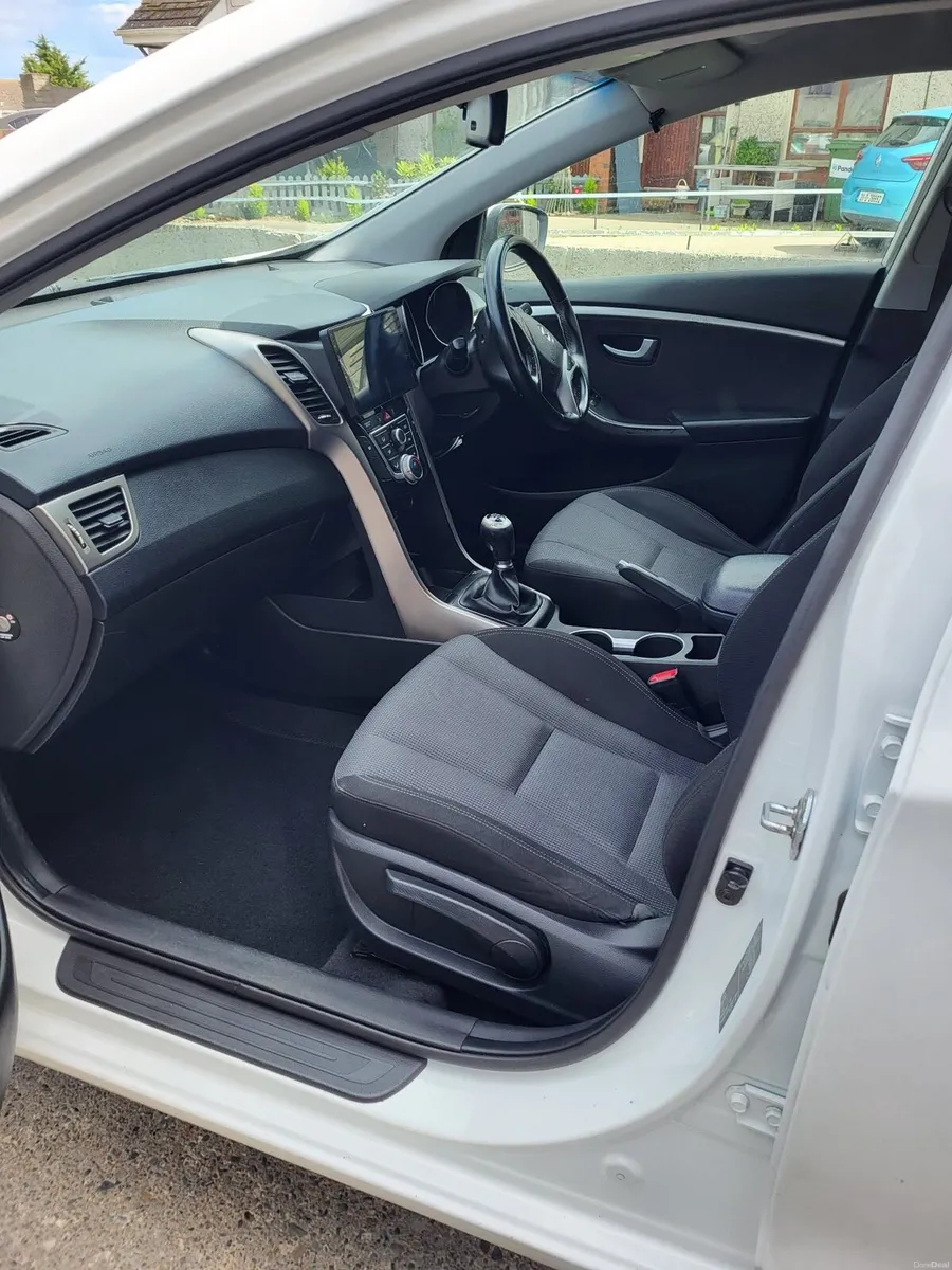 Car - Image 3