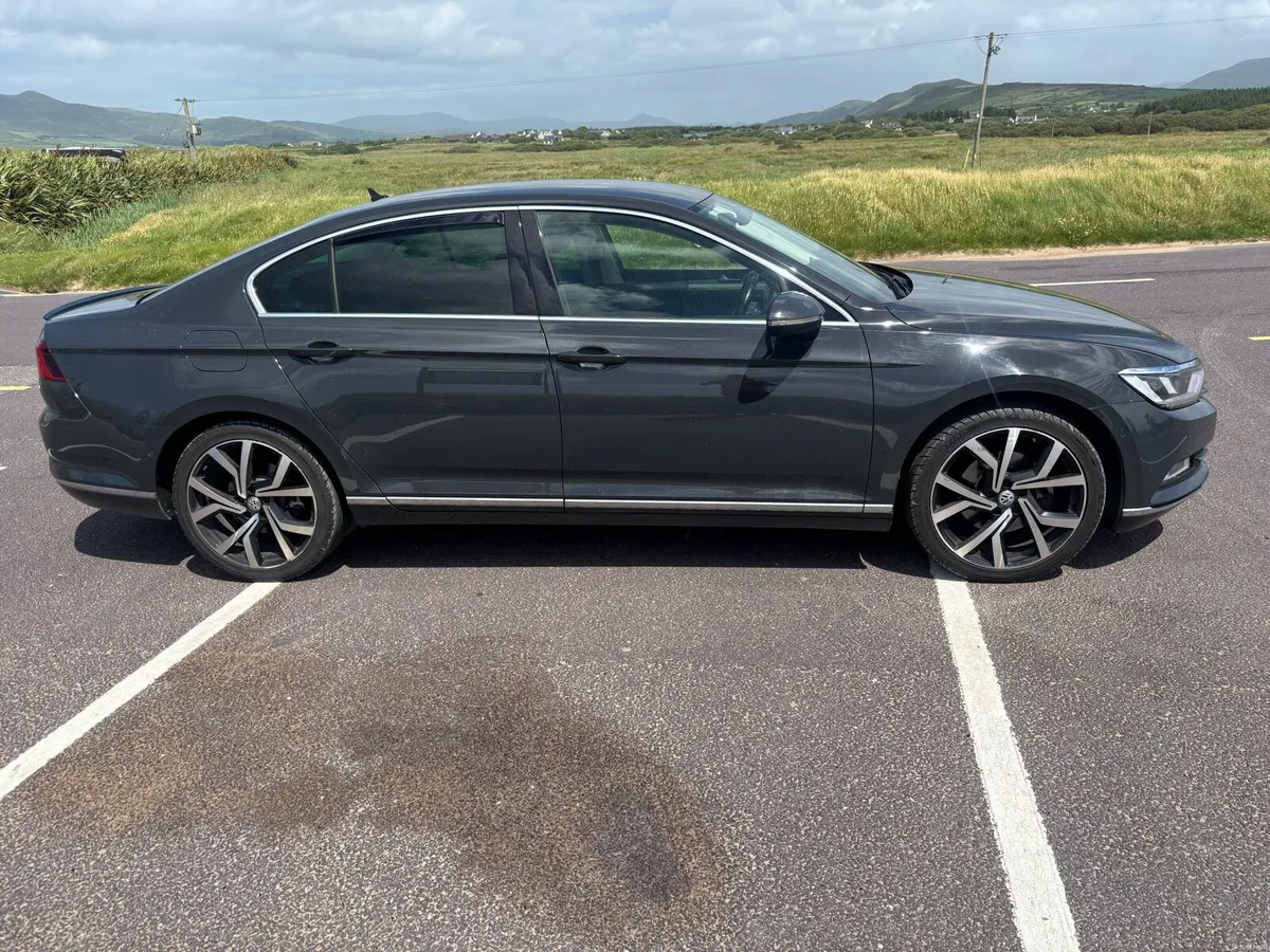 Volkswagen Passat - Image 2