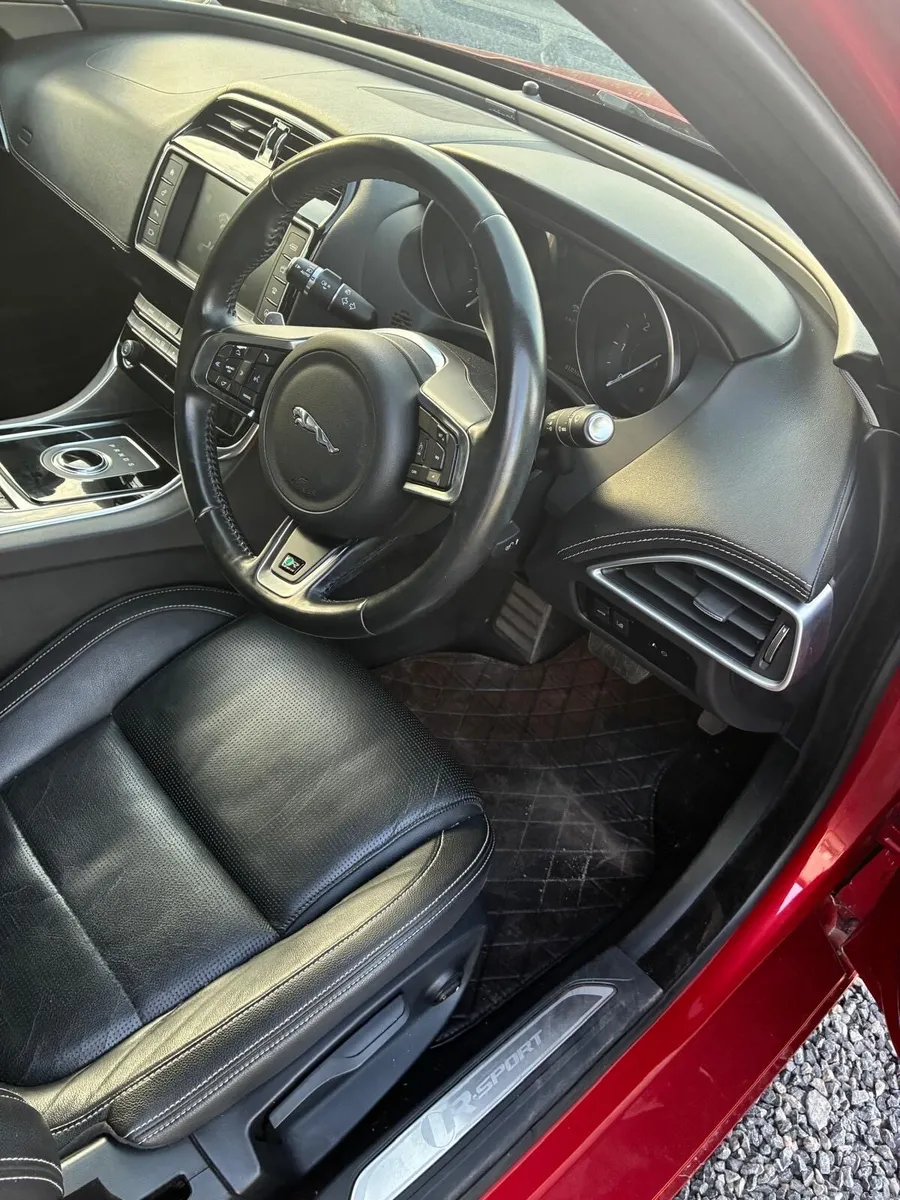 Jaguar XE 2018 - Image 6