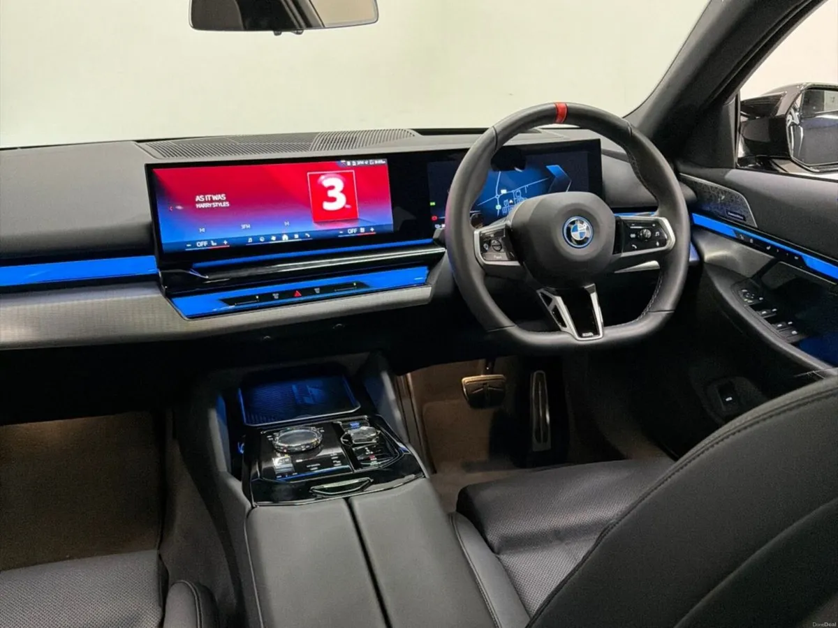 BMW i5 i5 M60 xDrive Touring - Image 5
