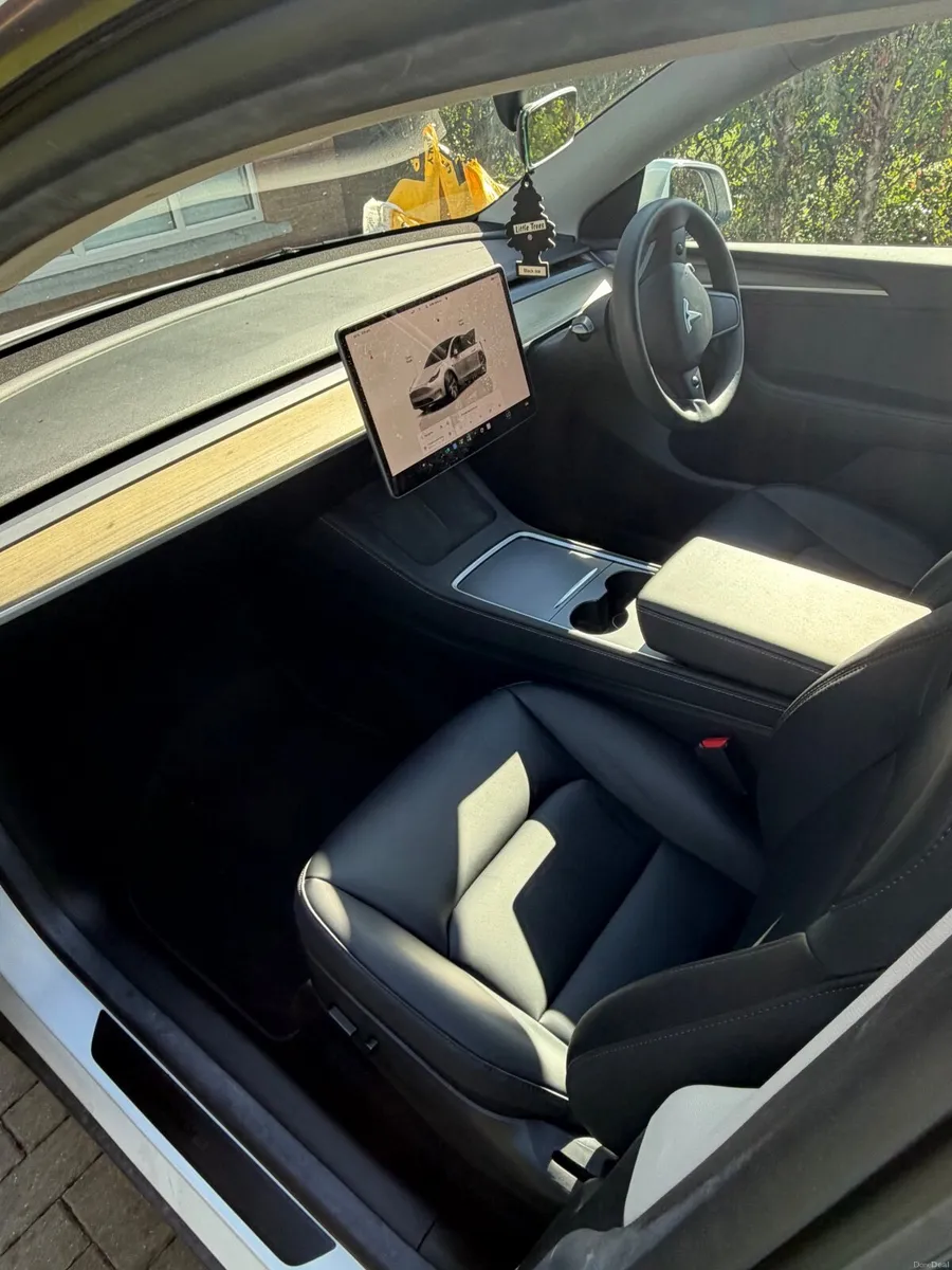 Tesla Model Y 2024 - Image 3