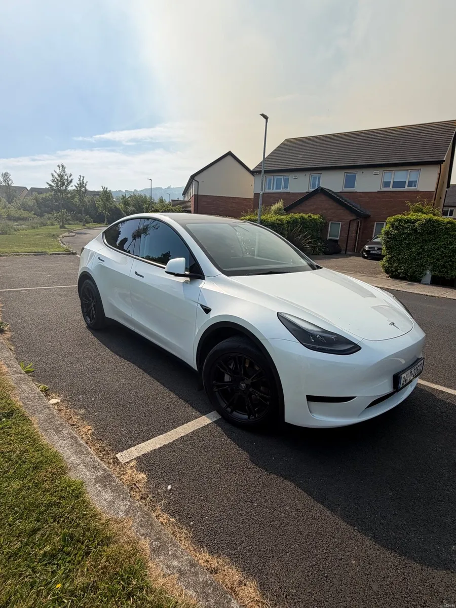 Tesla Model Y 2024 - Image 1