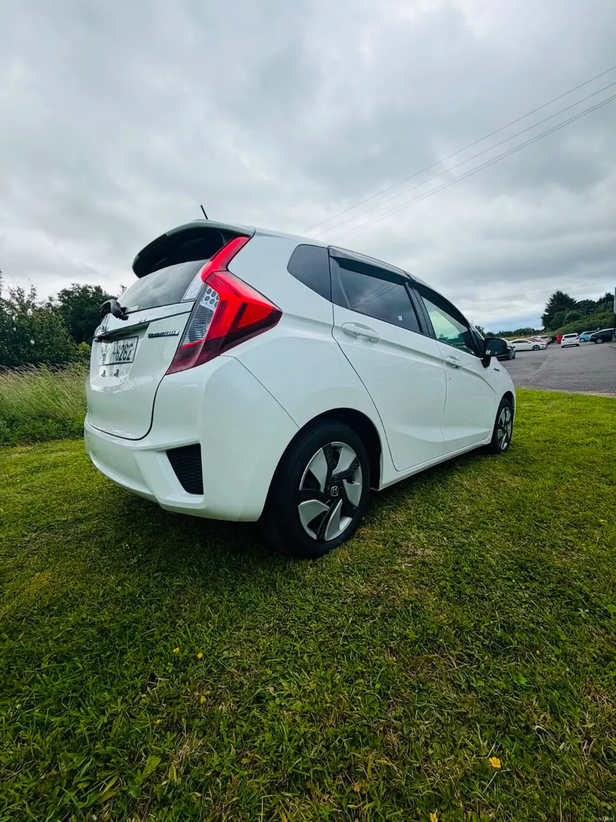 Honda Fit 2015 - 1.5L hybrid - Image 4