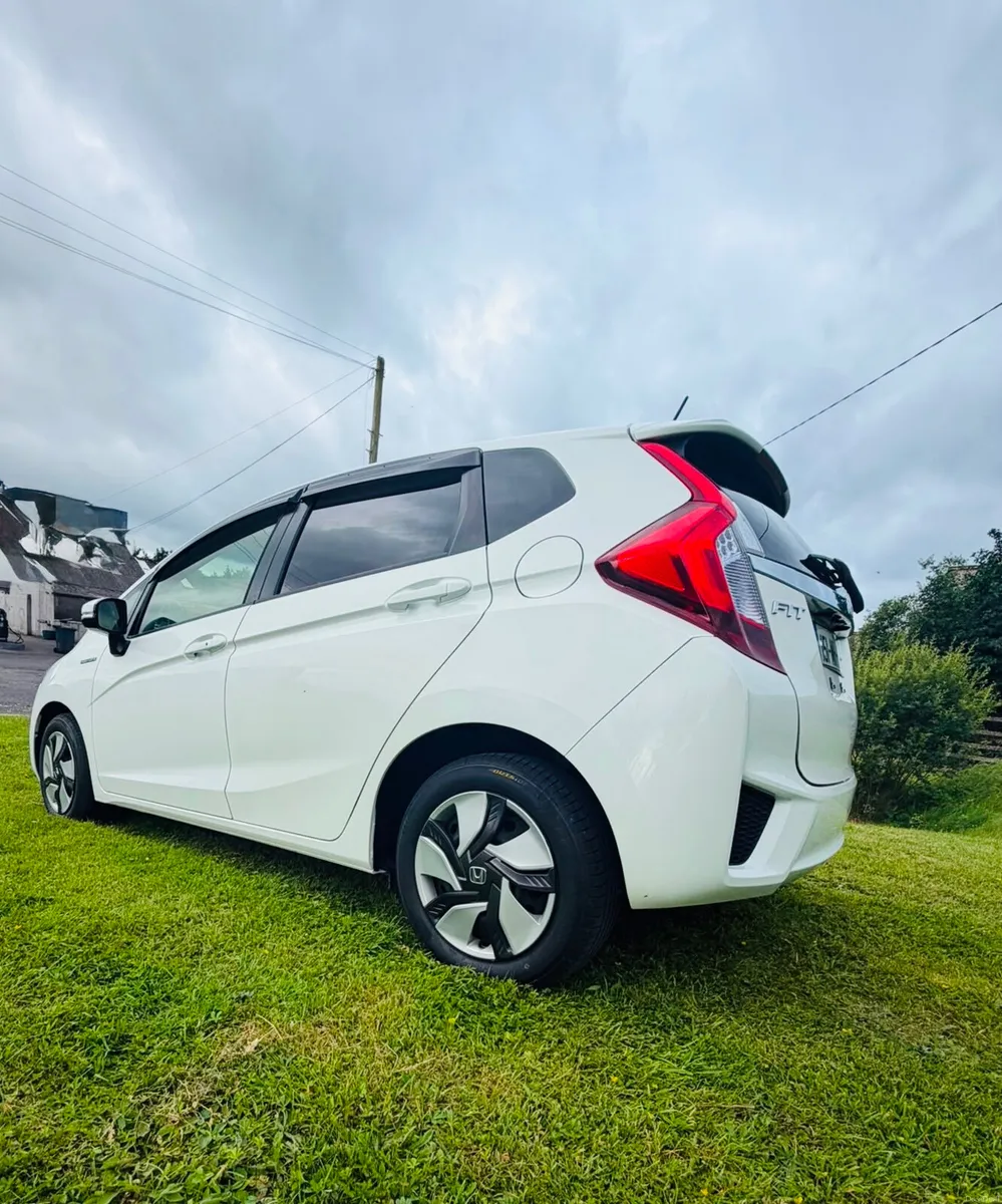 Honda Fit 2015 - 1.5L hybrid - Image 5