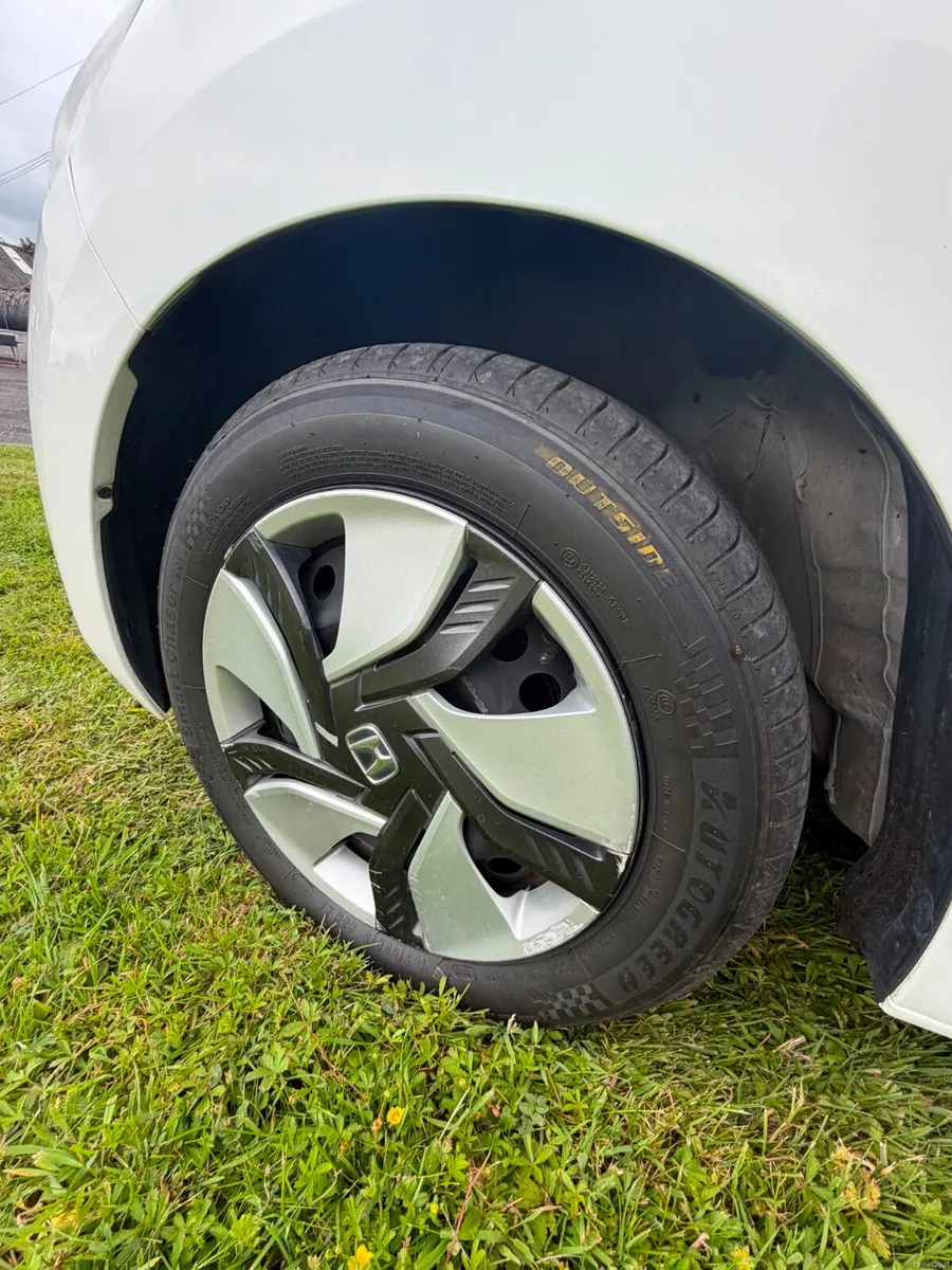 Honda Fit 2015 - 1.5L hybrid - Image 6