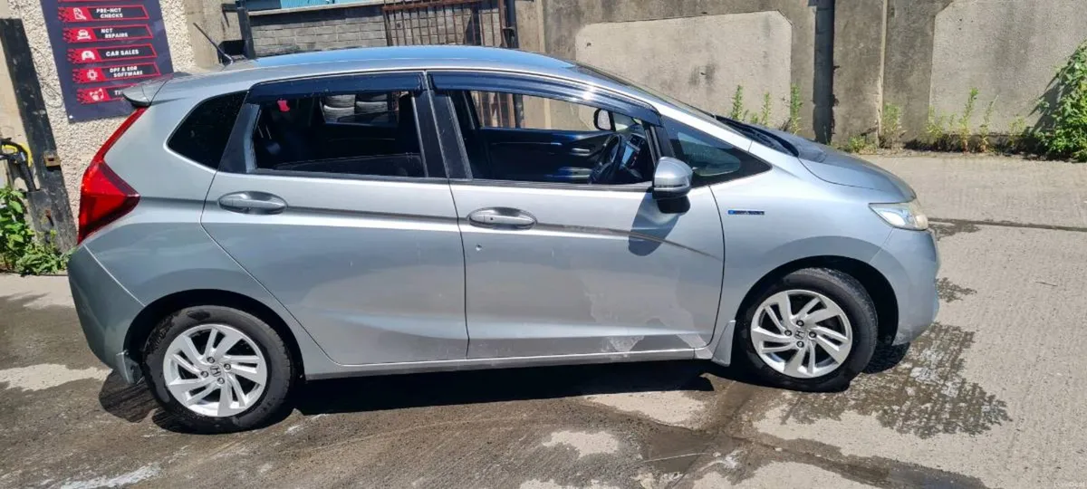 Honda fit hybrid - Image 3