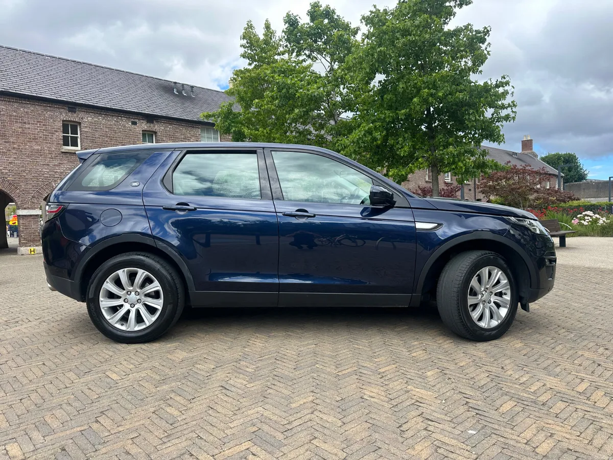 2016 Land Rover Discovery Sport 7 Seats - Image 3