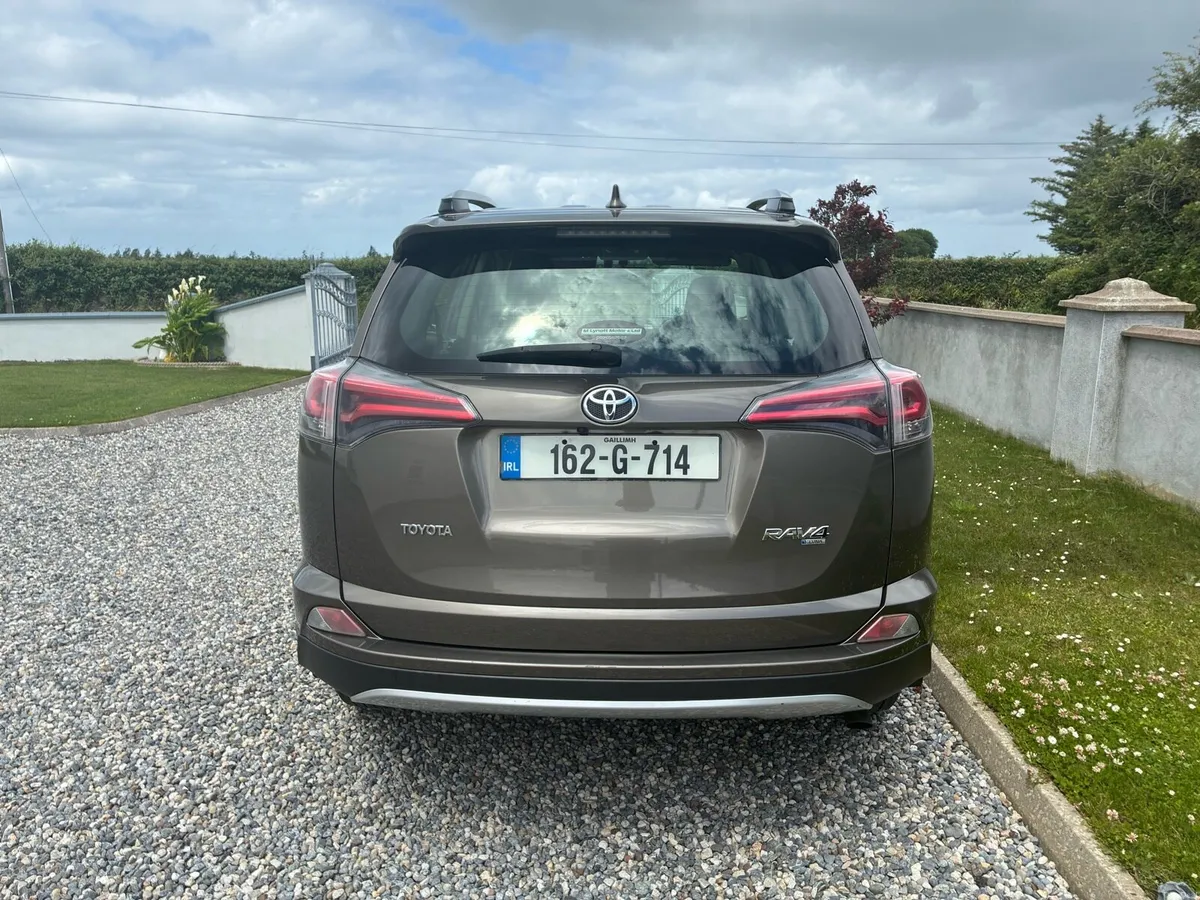 2016 Toyota RAV 4 Luna*One Owner* - Image 4