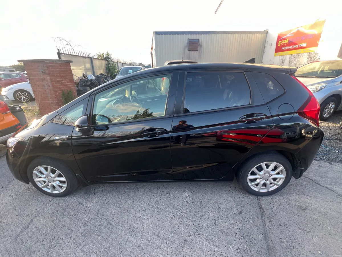 Honda Fit 2013 1.5 Hybrid Auto L package/ warranty - Image 5