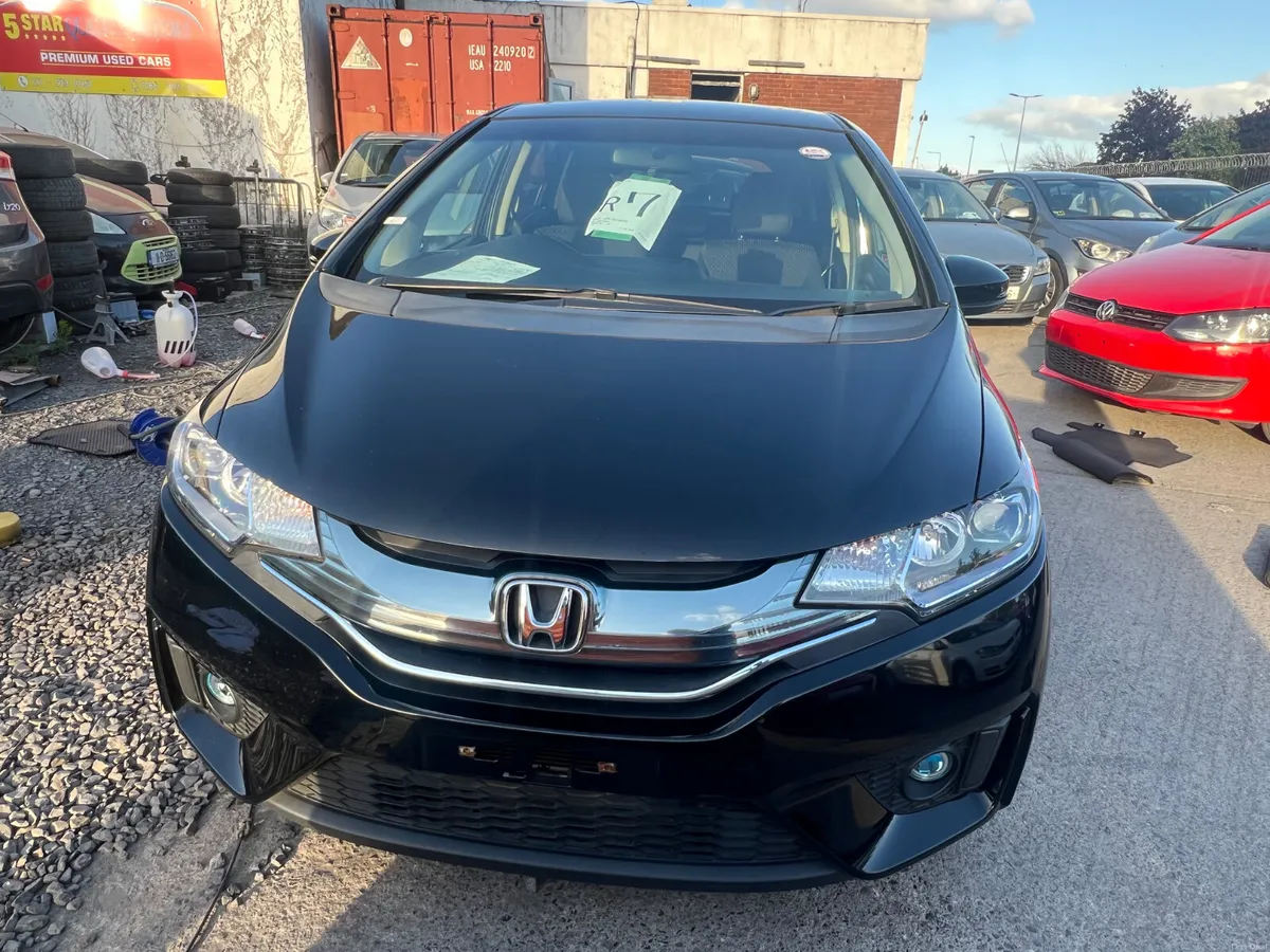 Honda Fit 2013 1.5 Hybrid Auto L package/ warranty - Image 3