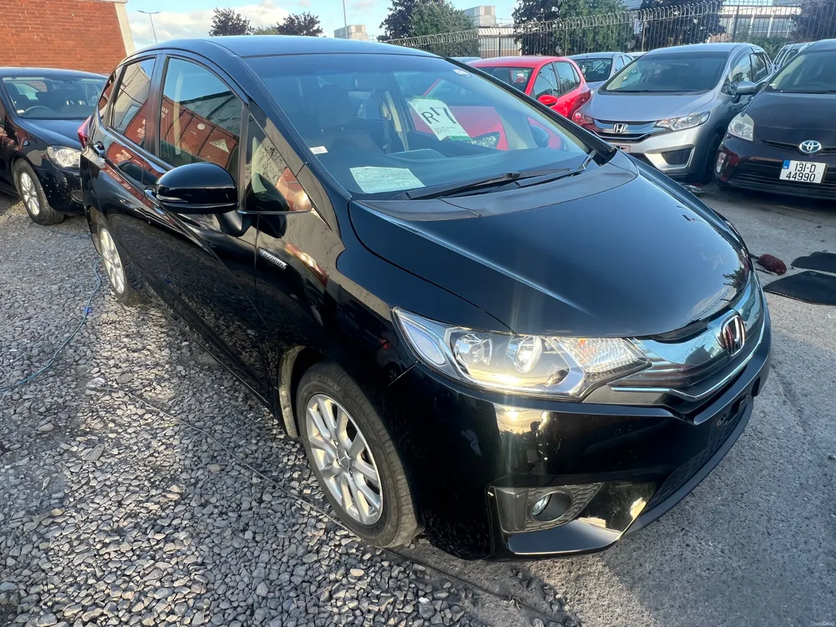 Honda Fit 2013 1.5 Hybrid Auto L package/ warranty - Image 2