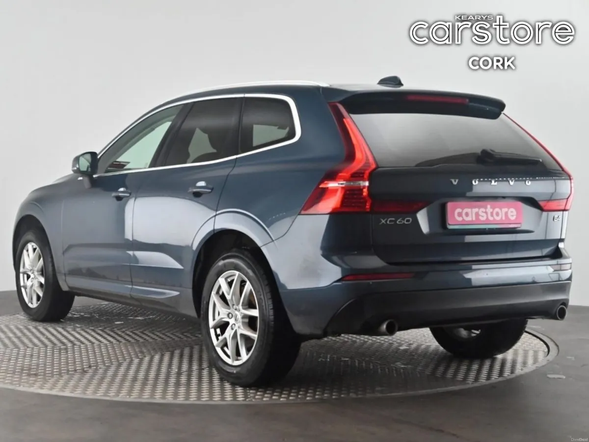 Volvo XC60 B4 Momentum 5DR Auto - Image 4