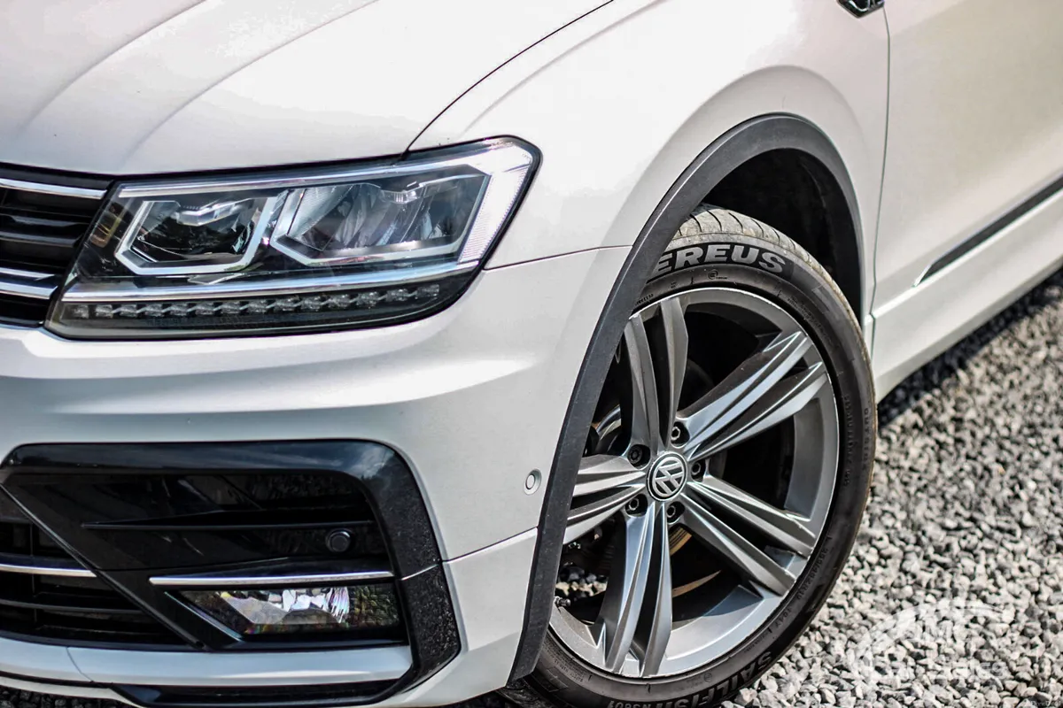 2019 VOLKSWAGEN TIGUAN R-LINE PAN ROOF - Image 3
