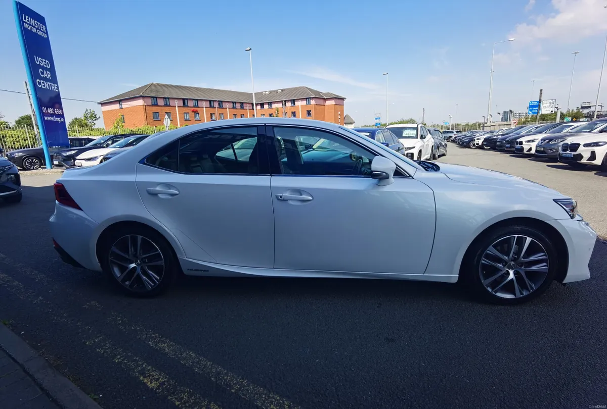 LEXUS IS 300H 2.5 ADVANCE AUTOMATIC PETROL HYBRID - Image 4