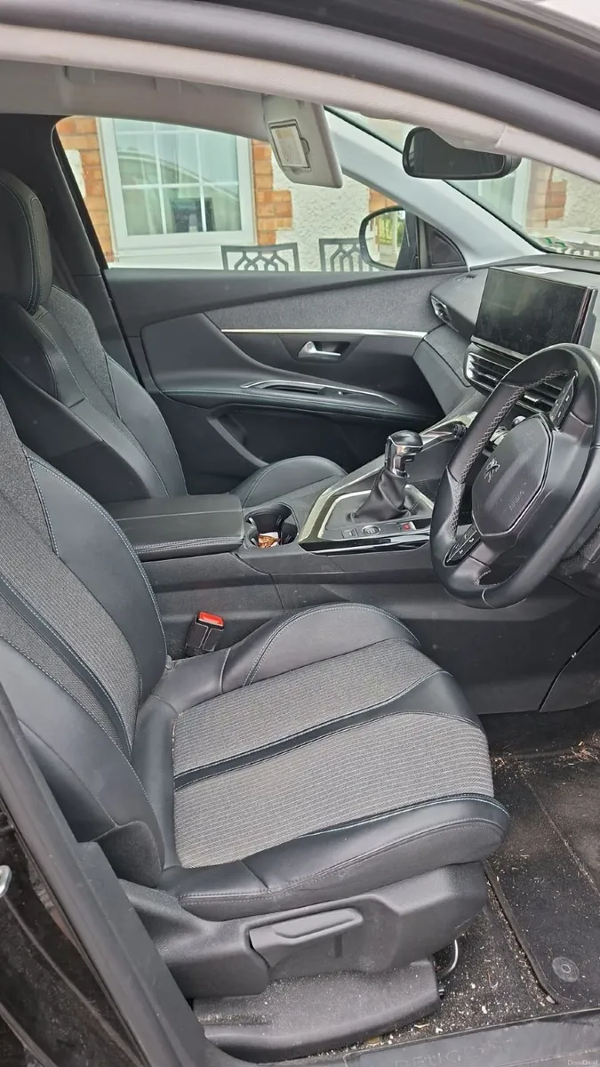 Peugeot 5008 2022 - Image 3