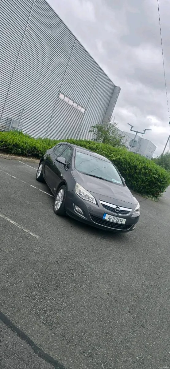 2010 Opel Astra - Image 1