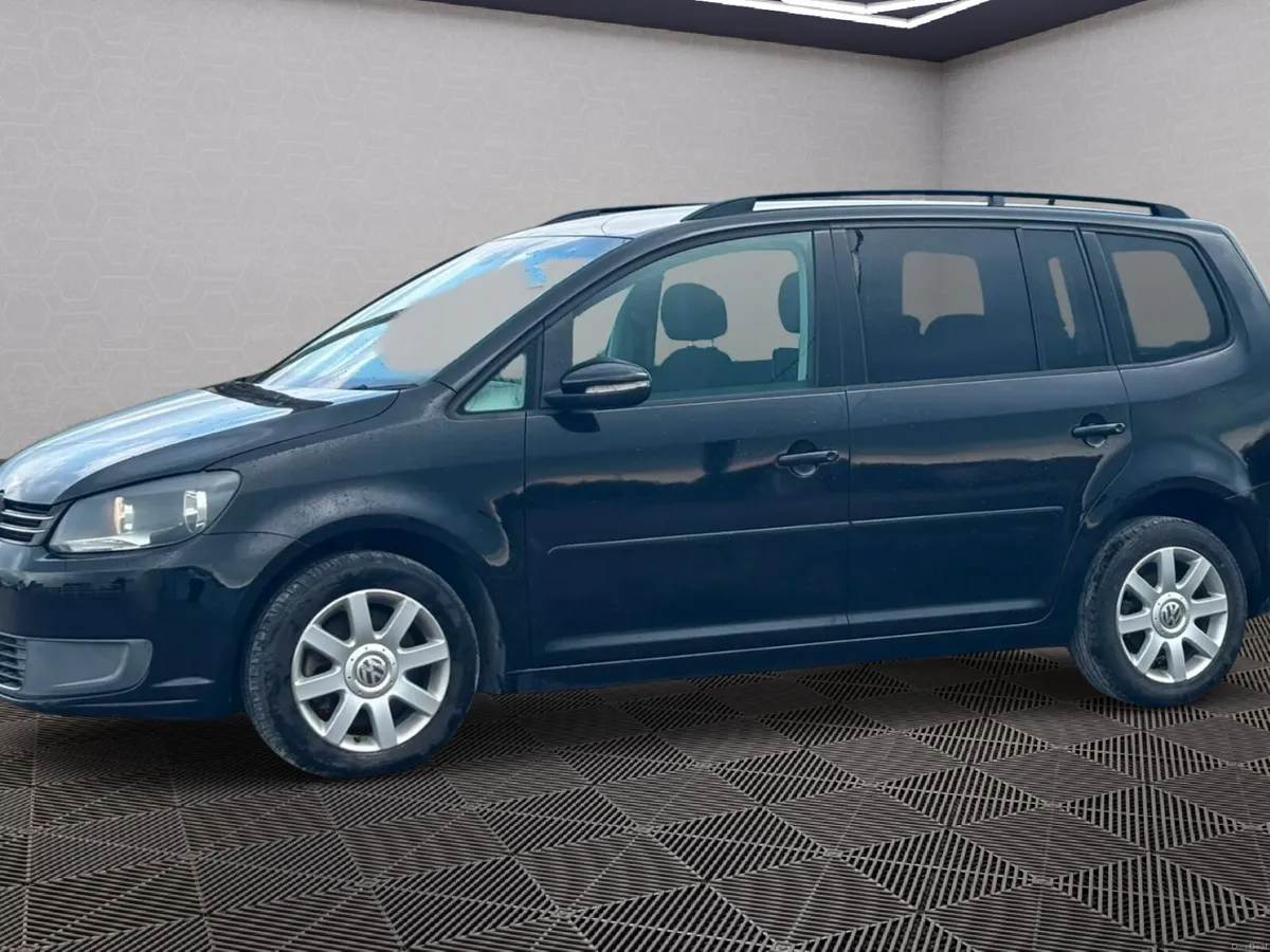 Volkswagen Touran *Automatic* - Image 5