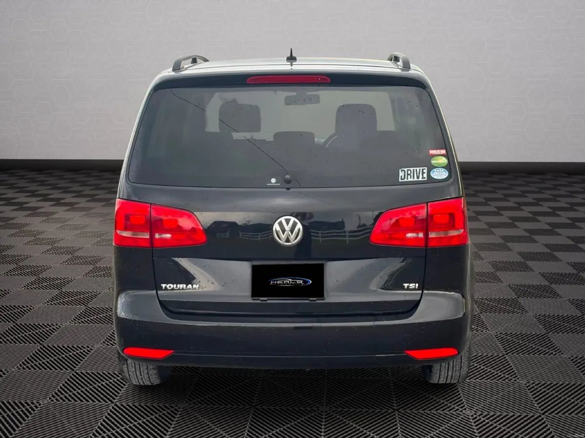 Volkswagen Touran *Automatic* - Image 3