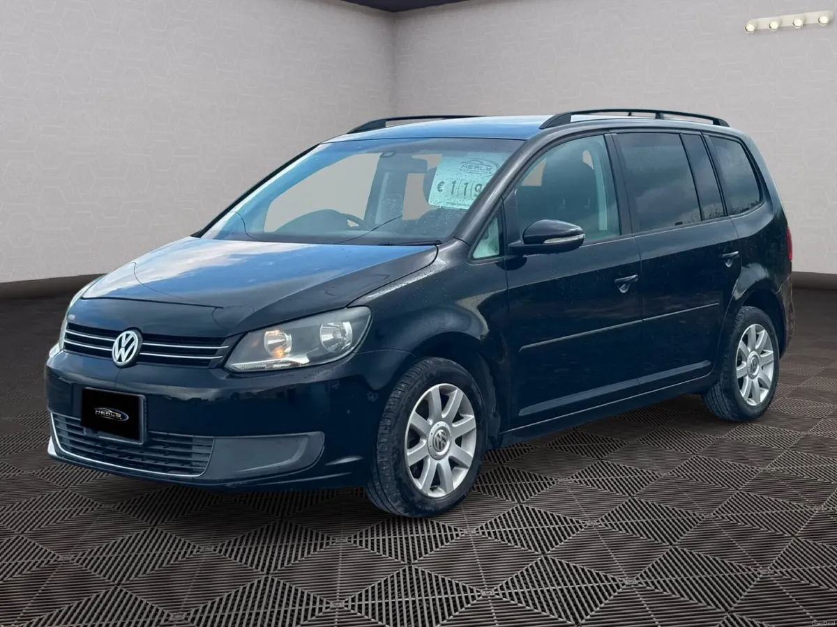 Volkswagen Touran *Automatic* - Image 2