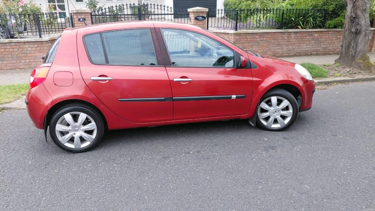 Renault clio 1.5 dsl 6 speed77 new nct tax - Image 2