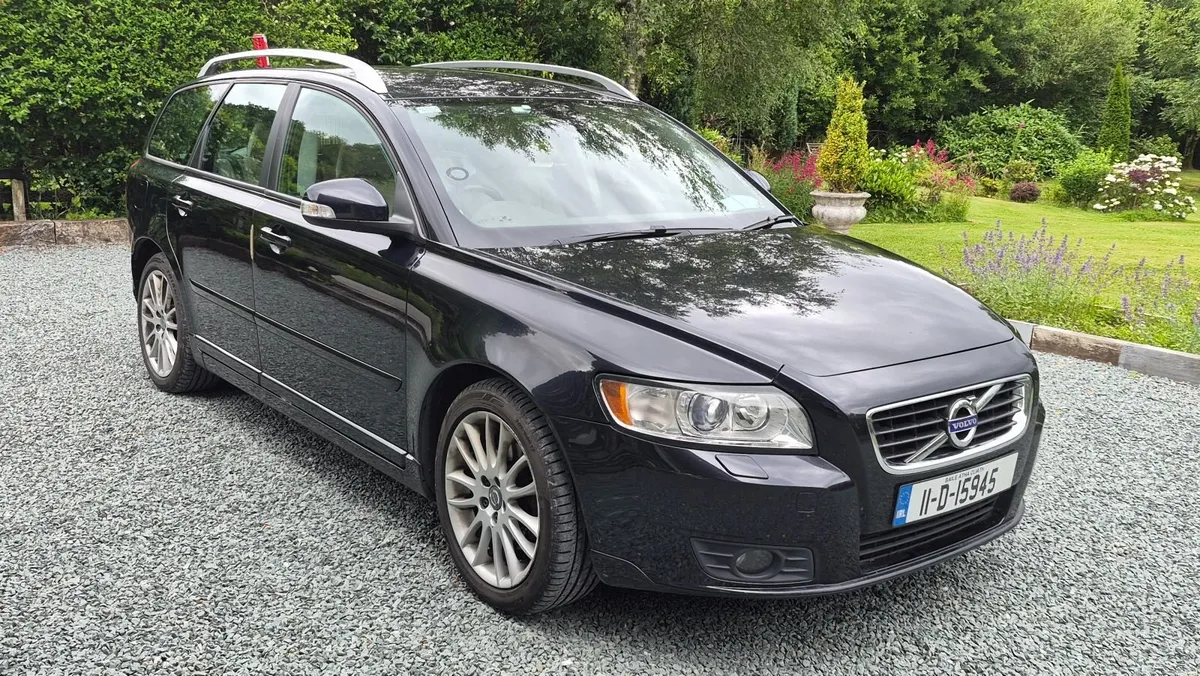 Volvo V50 2011 - Image 1