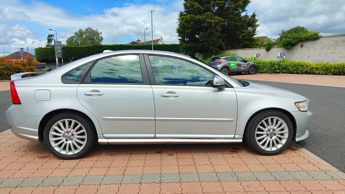 Volvo S40 2010 - Image 2