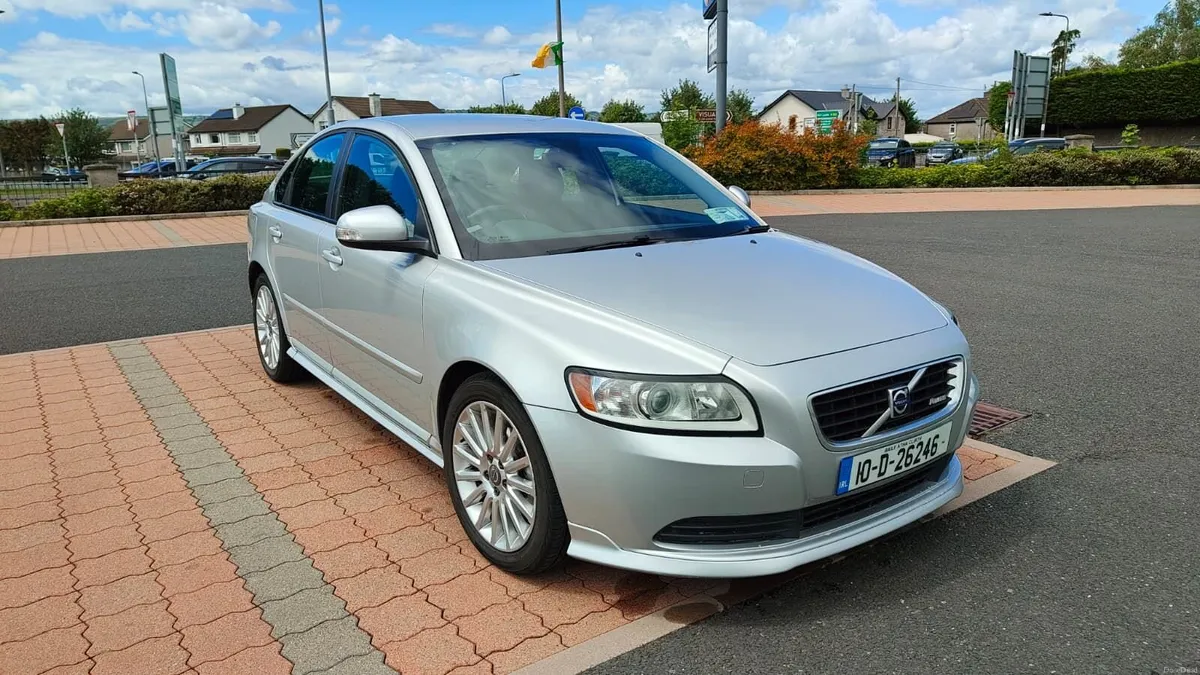 Volvo S40 2010 - Image 1