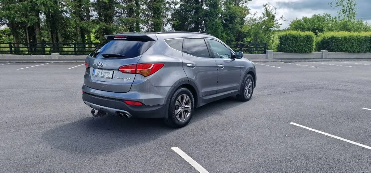 Hyundai Santa Fe 7 Seater - Image 3