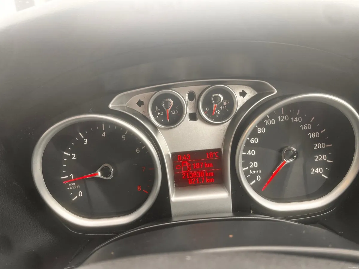 Ford Focus Zetec.NEW NCT 3/27. - Image 4