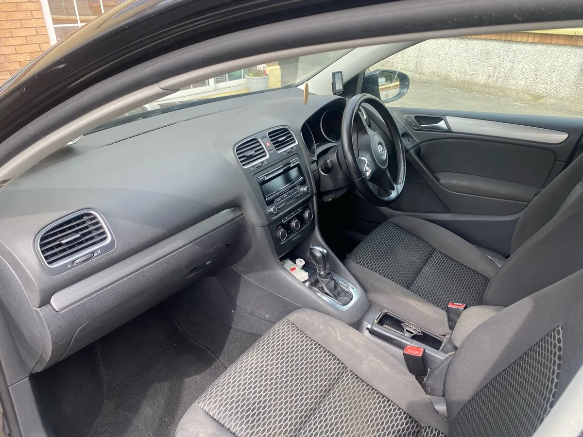 VW Golf 1.6 automatic - Image 1