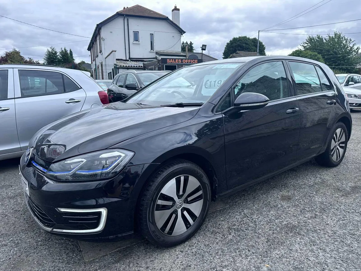 2019 Volkswagen Golf-E VERY LOW MILEAGE! - Image 2