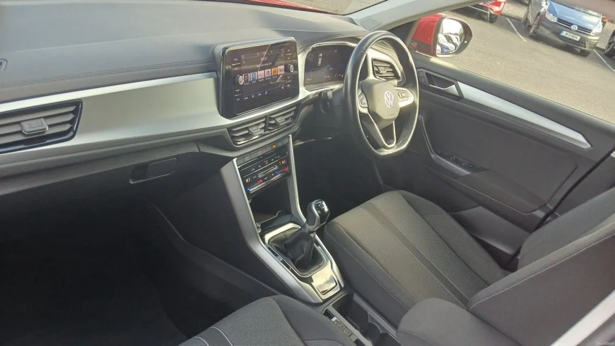 Volkswagen T-Roc Life 2.0 TDI 116HP **REAR VIEW CA - Image 3