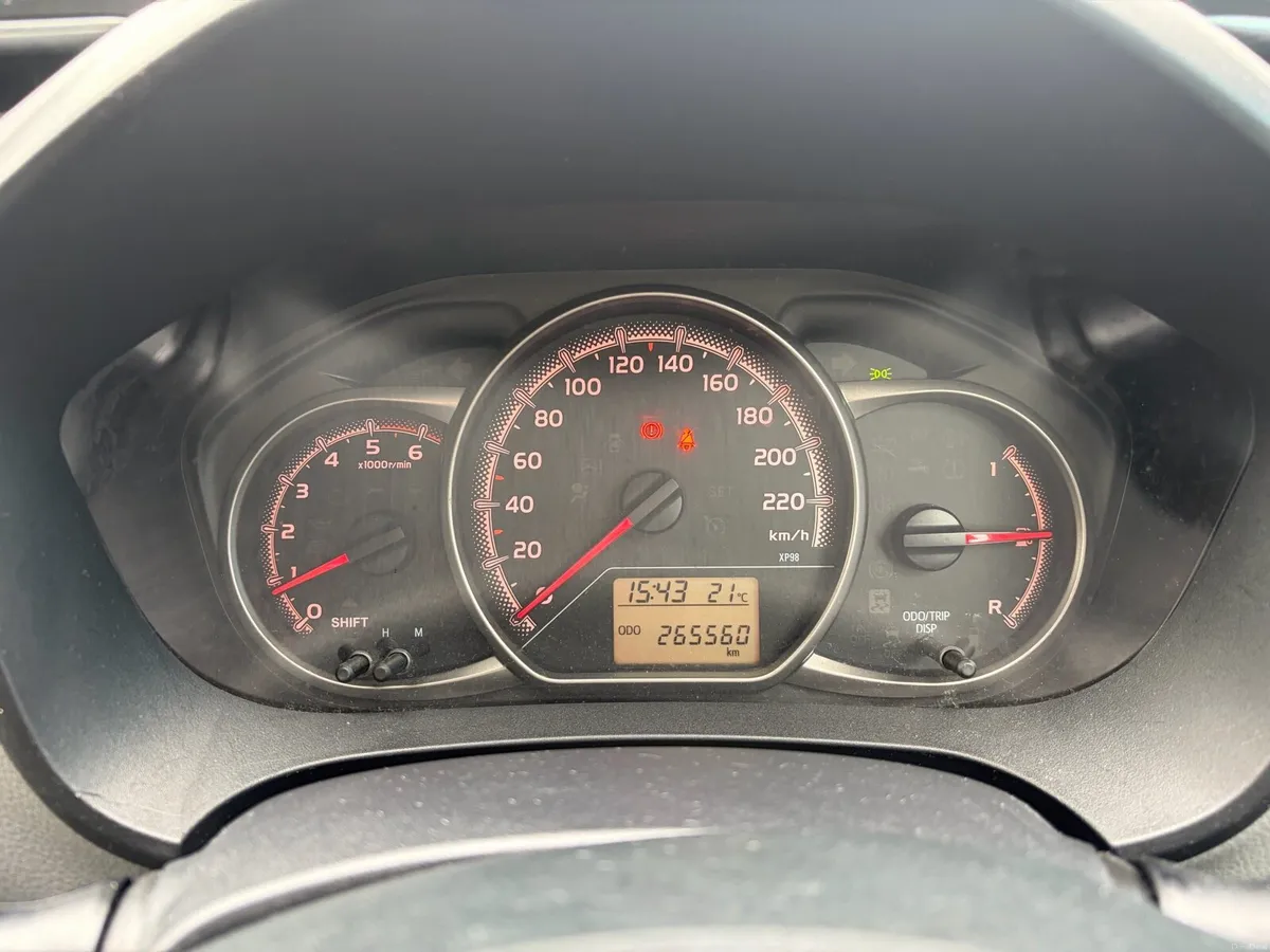 2015 Toyota Yaris D4D - Image 3